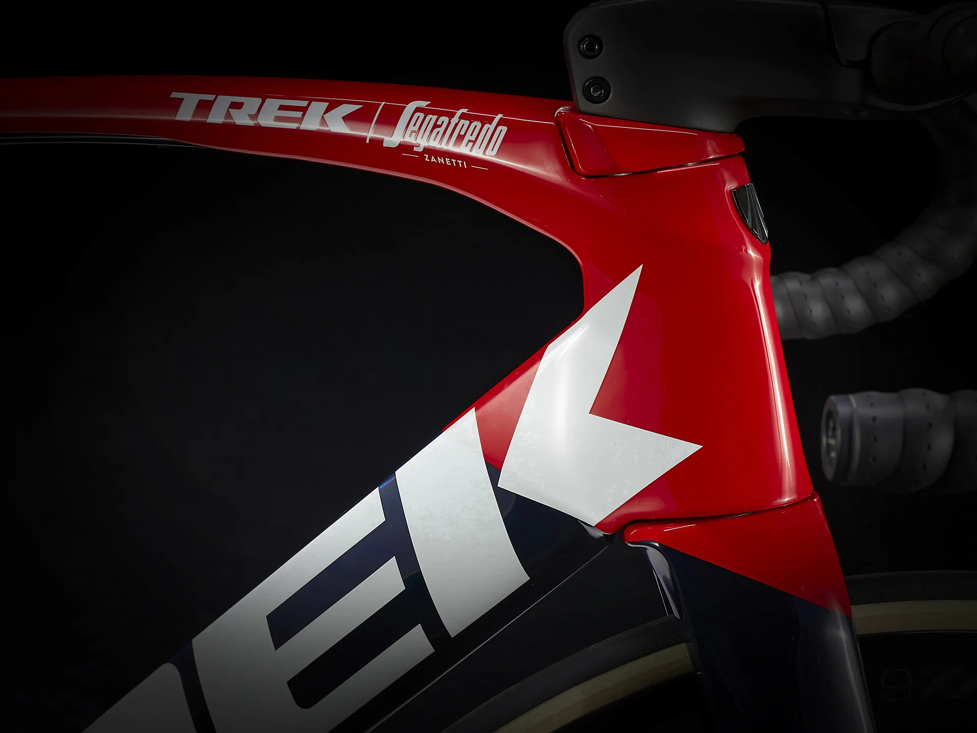 2021 Trek Madone SLR 9 Disc Navy Carbon Smoke/Viper Red