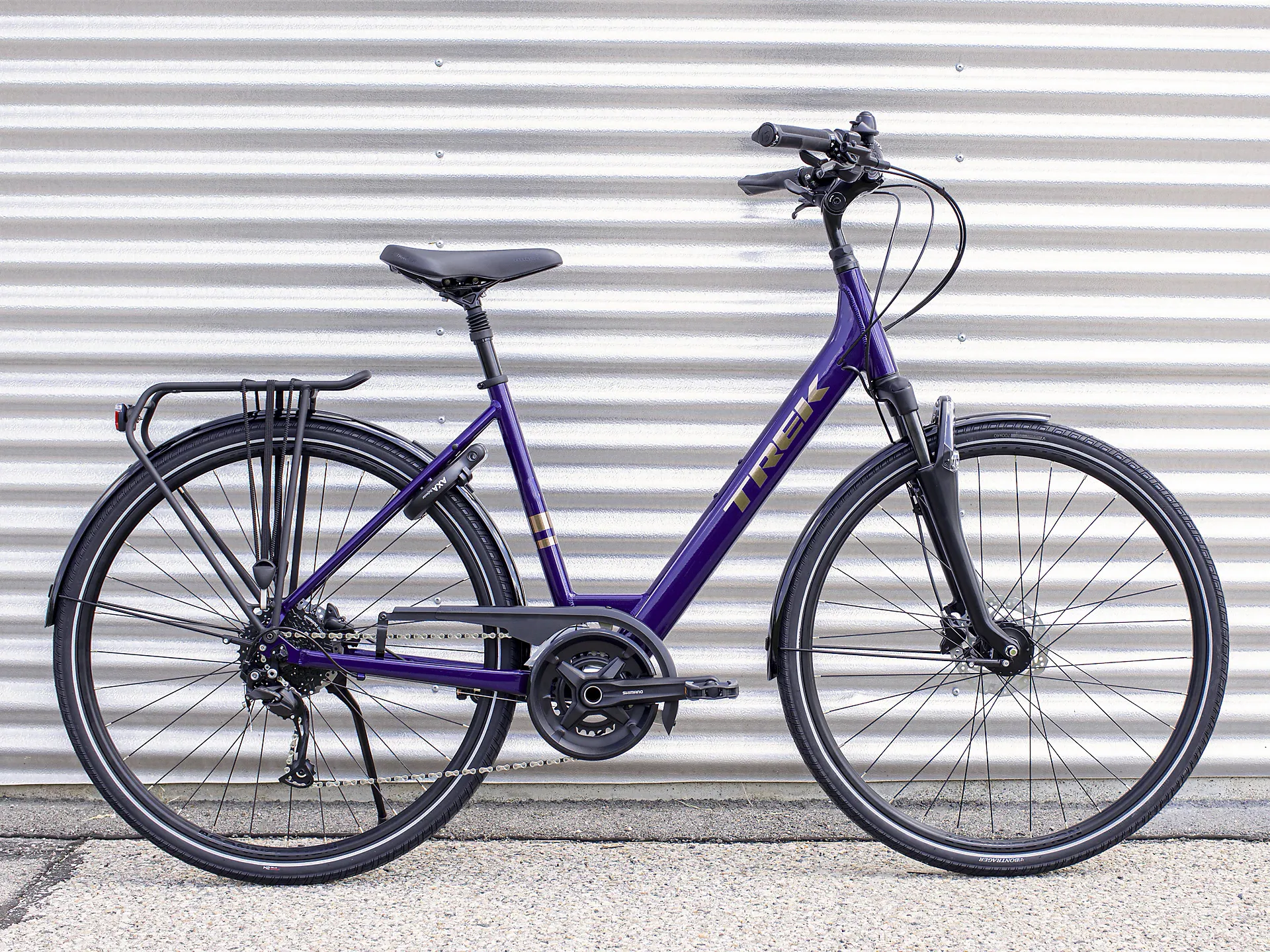 2022 Trek Verve Equipped Lowstep Hybrid Bike Purple