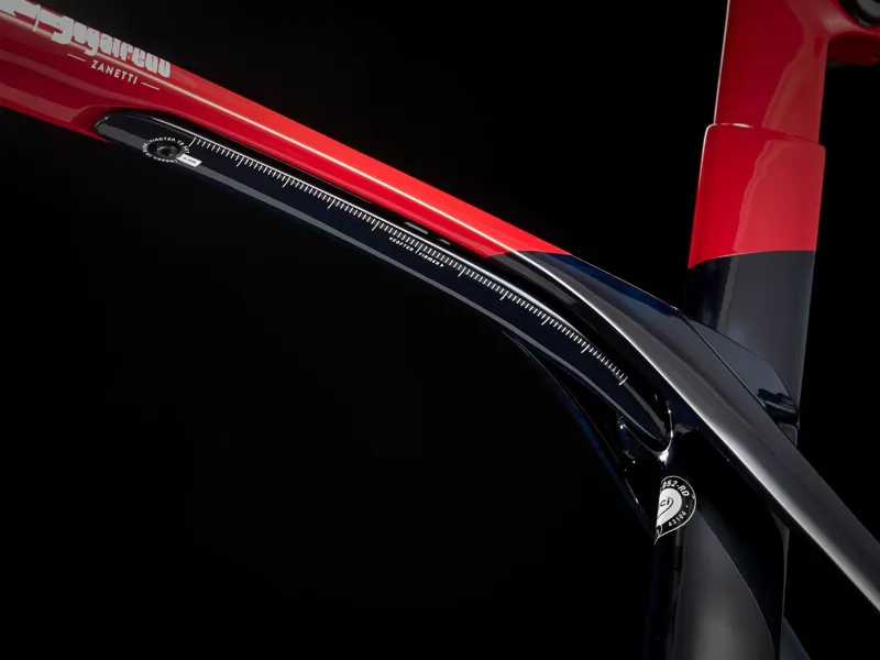 TREK Madone SLR 6 Gen 6 Road Bike in Navy Carbon Smoke and Viper Red-8