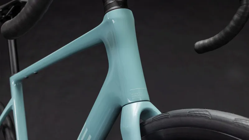 Cube Attain C:62 Race Road Bike in Skylightblue and Cyan-4