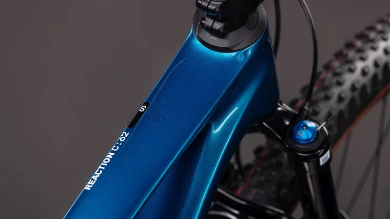 Cube Reaction C:62 SLX Hardtail Mountain Bike in Electricblue and White-5