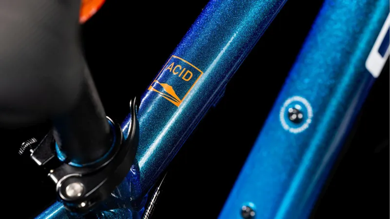 Cube Acid 200 Disc Kids Mountain Bike in Actionteam -4