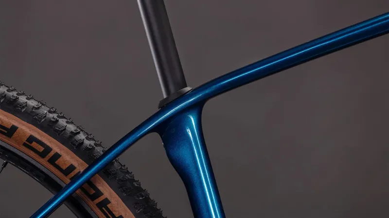 Cube Reaction C:62 SLX Hardtail Mountain Bike in Electricblue and White-6