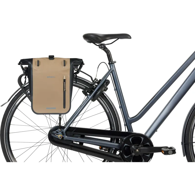 Basil Rivo Tarpaulin MIK Hooks Medium Single Pannier Bag in Sand and Black - 12-15L-4