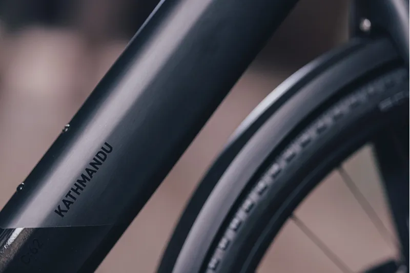 Cube Kathmandu C:62 SLX 400X Electric Hybrid Bike in Carbon and Black-9