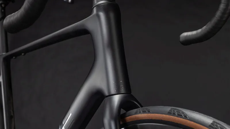 Cube Attain C:62 SLT Road Bike in Carbon and Coalchrome-6