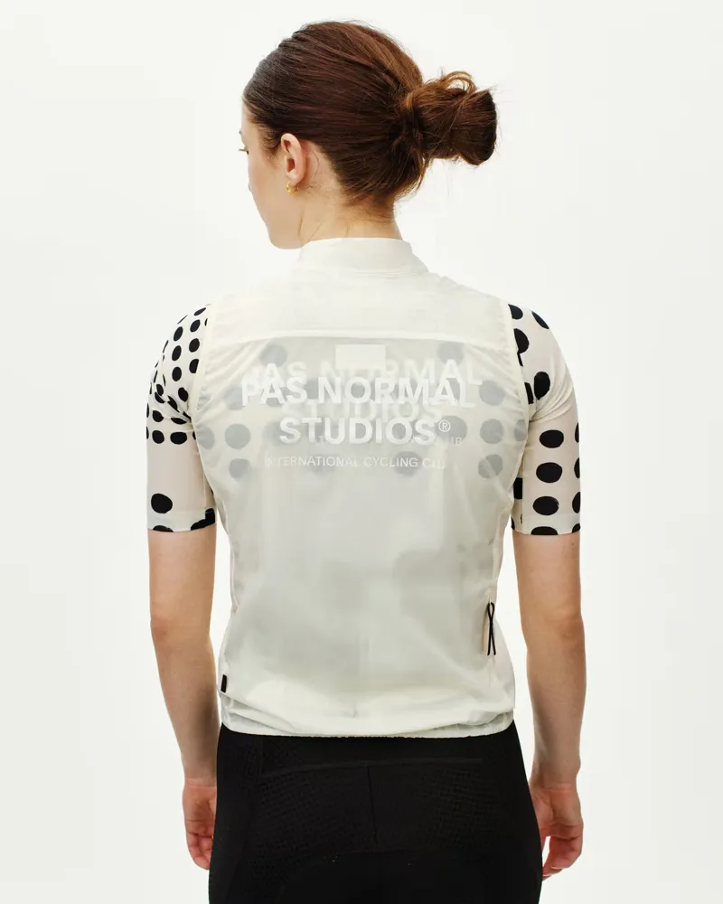 Women's Essential Insulated Gilet in Off White-6