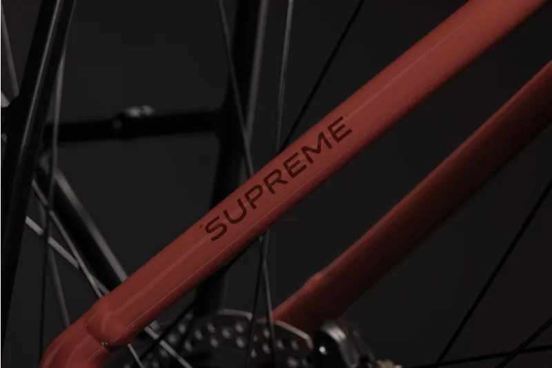 Cube Supreme Hybrid Comfort Pro EE 600Wh Electric Hybrid Bike in Burgundy and Claret-6