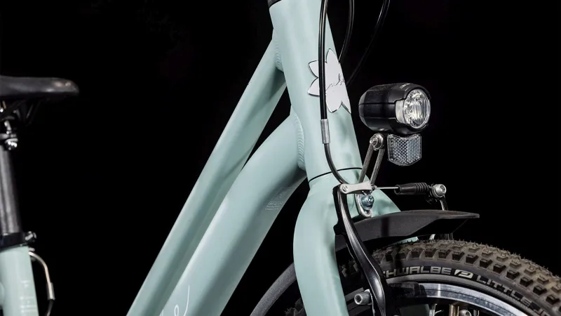 Cube Ella 200 Kids Hybrid Bike in Aloegreen and White-6