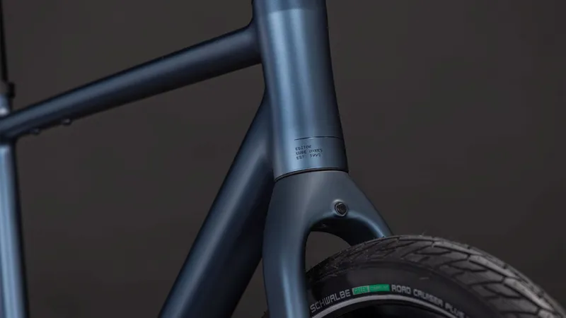 Cube Editor Pro Hybrid Bike in Mineralblue and Chrome-5