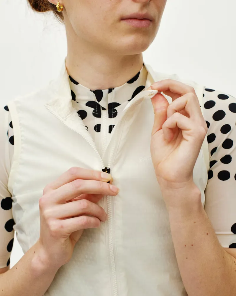 Women's Essential Insulated Gilet in Off White-7