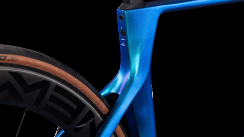 Cube Agree C:62 SLT Road Bike in Nebula and White-6