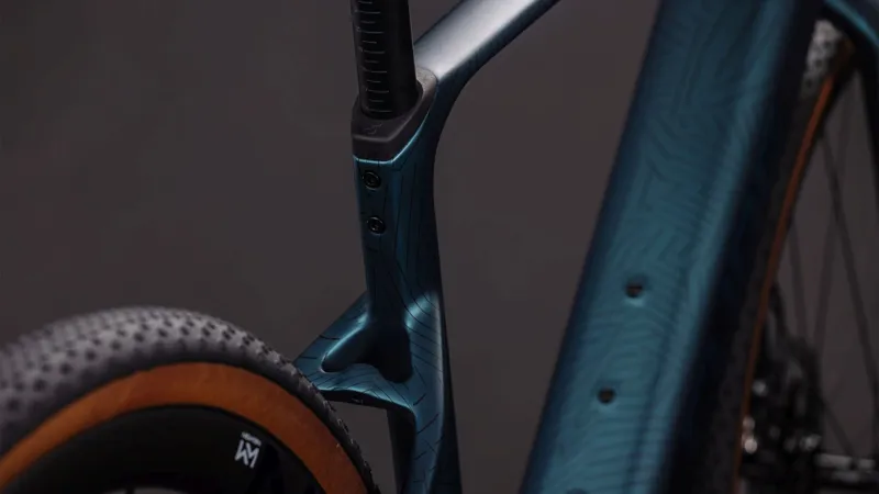 Cube Nuroad Hybrid C:62 SLT 400Wh Electric Gravel Bike in Royalgreen and Crisscross-4