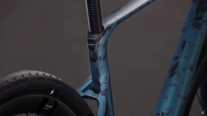 Cube Nuroad C:62 SLT Gravel Bike in Royalgreen and Fume-9