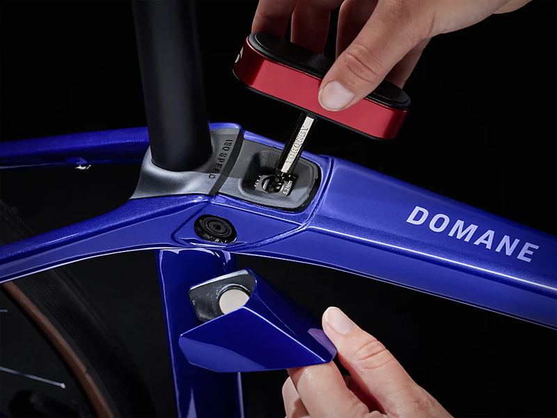 TREK Domane SL 6 Gen 4 Road Bike in Hex Blue-7