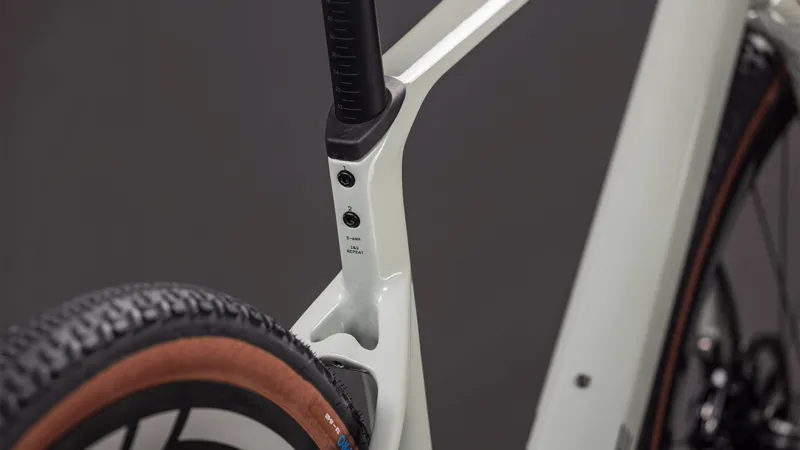 Cube Nuroad C:62 SLX Gravel Bike in Reedbeige and Chrome-4