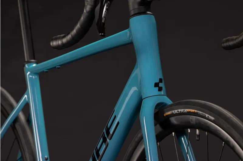 Cube Attain Pro Road Bike in Surfblue and Black-5