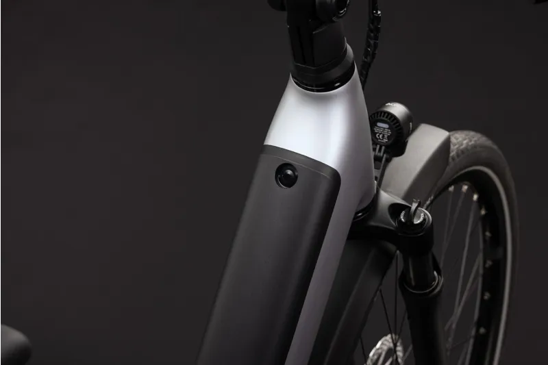 Cube Supreme Hybrid Deluxe Pro EE 600Wh Electric Hybrid Bike in Silverstar and Reflex-6