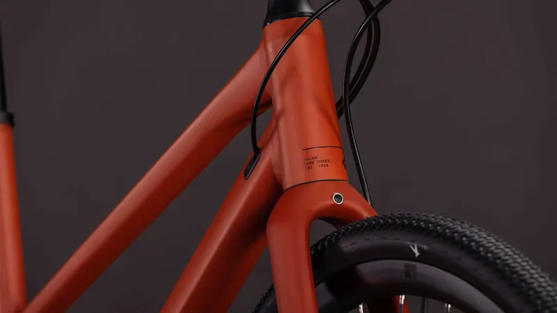 Cube Nulane Race T Hybrid Bike in Amber and Black-4