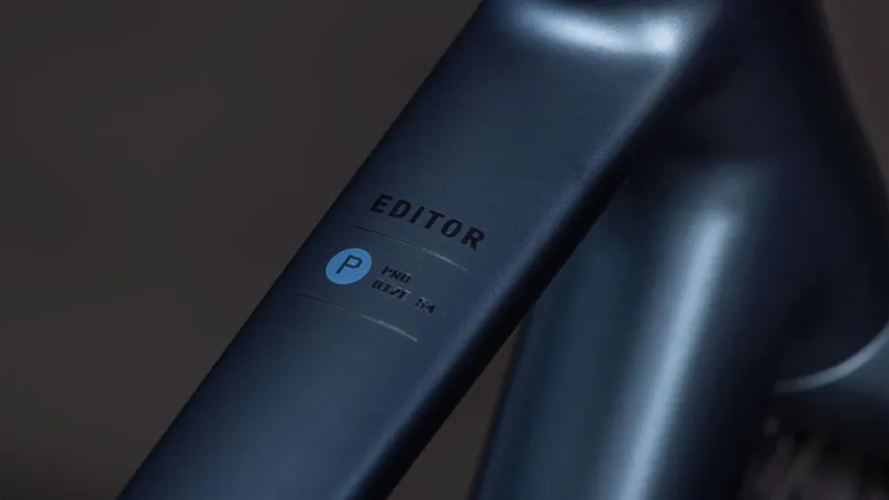 Cube Editor Pro Hybrid Bike in Mineralblue and Chrome-6