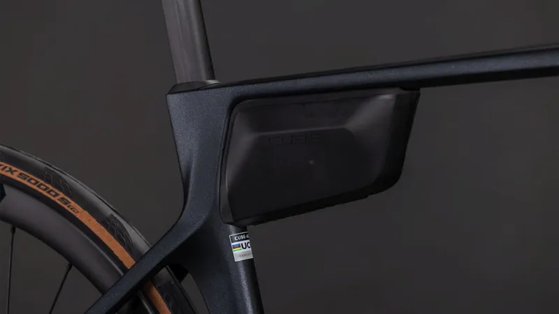 Cube Agree C:62 SLX Road Bike in Nightshift and Prism-7
