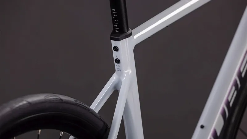 Cube Attain Race Road Bike in Foggrey and Shift-5