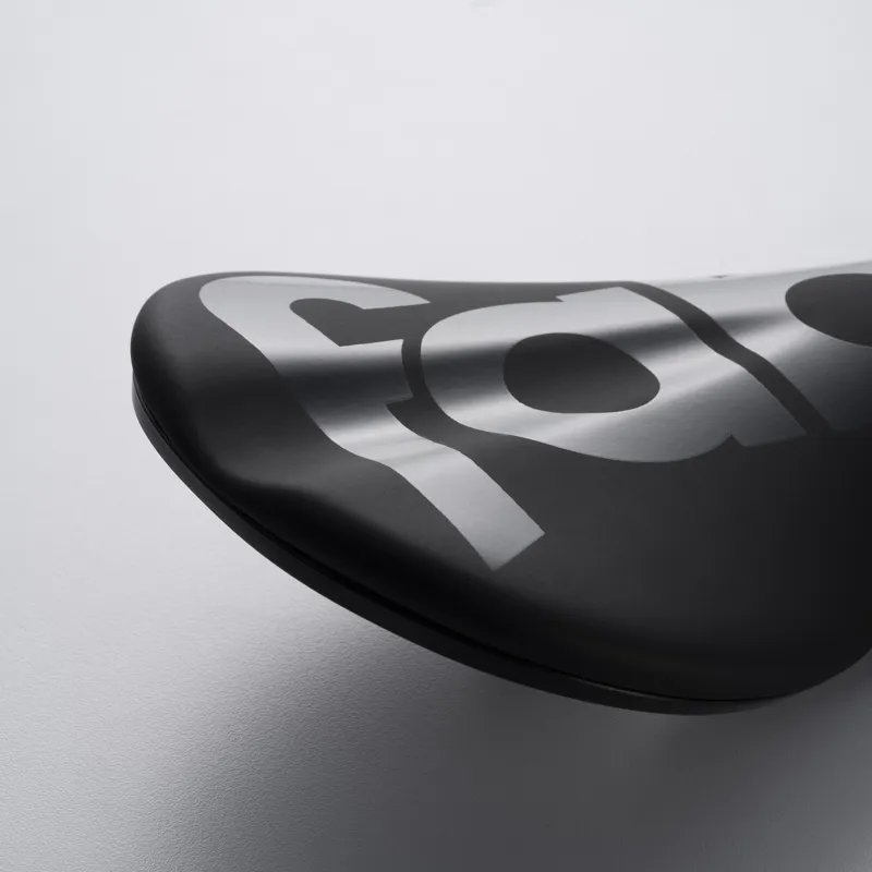 Fabric FSD-11 Scoop Elite Flat CrMo Saddle-1