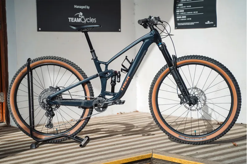 EX DEMO TREK Fuel EX 8 XT Gen 6 Full Suspension Mountain Bike in Nautical Navy