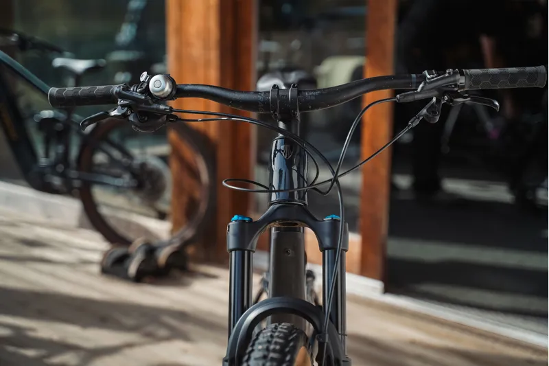 EX DEMO TREK Fuel EX 8 XT Gen 6 Full Suspension Mountain Bike in Nautical Navy-6