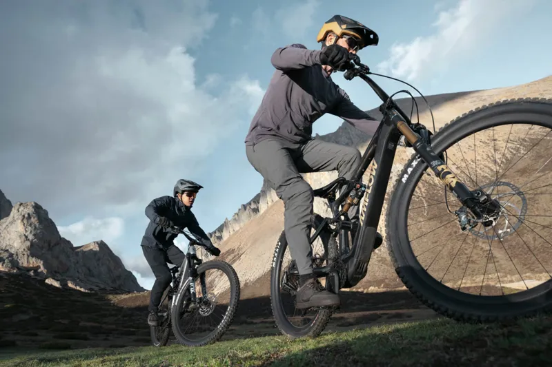 Amflow PL Carbon Pro 800Wh Electric Full Suspension Mountain Bike in Cosmic Black-7