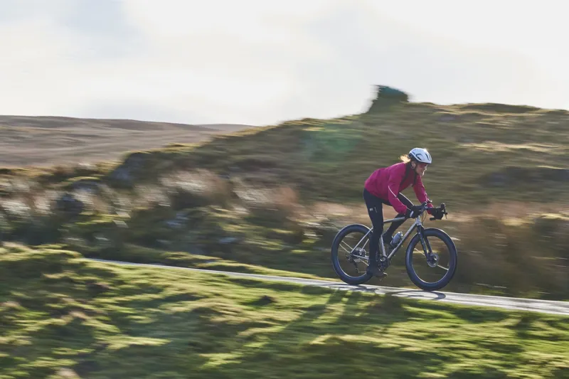 Madison Freewheel Women's Waterproof Cycling Jacket in Magenta Pink-2