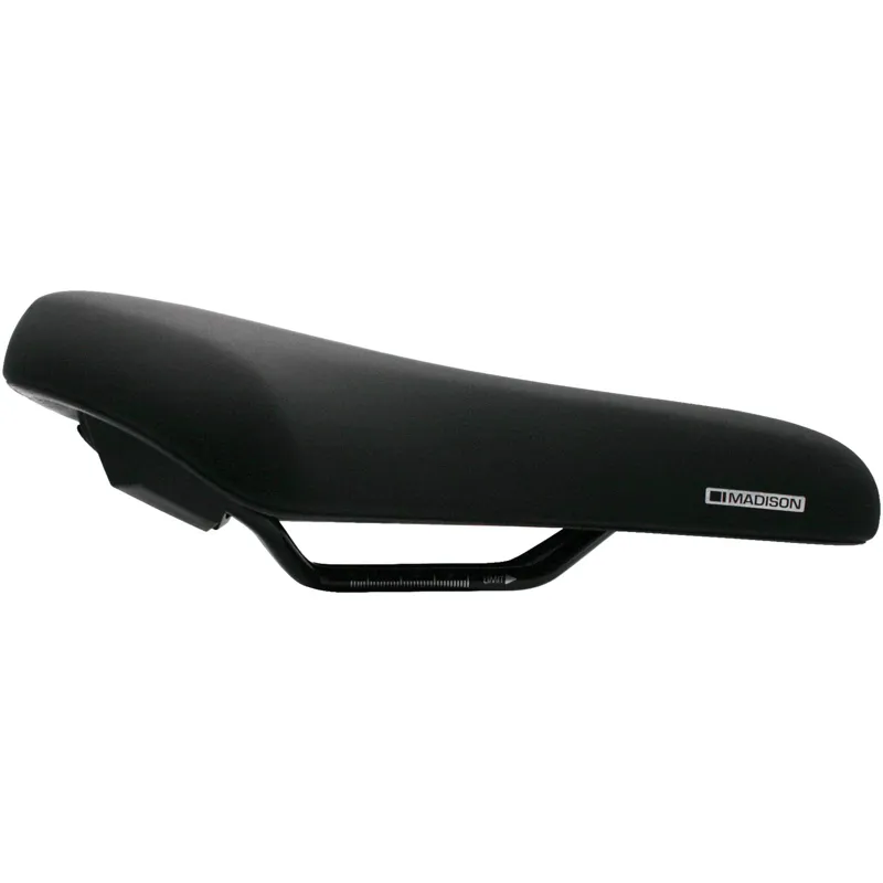 Madison Freewheel U300 GelCel Short Fit Saddle in Black - 202mm x 268mm-1