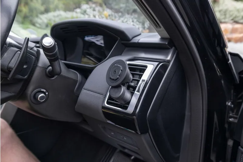 Quad Lock Vent Car Mount-3