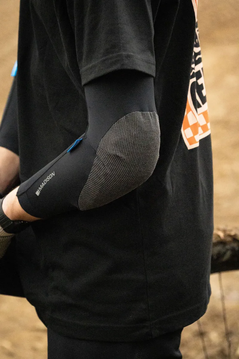 Madison Flux Ultra Light Level 1 RHEON Elbow Pad Set-2