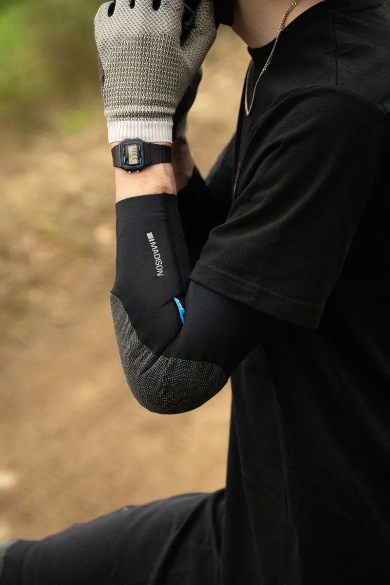 Madison Flux Ultra Light Level 1 RHEON Elbow Pad Set-1