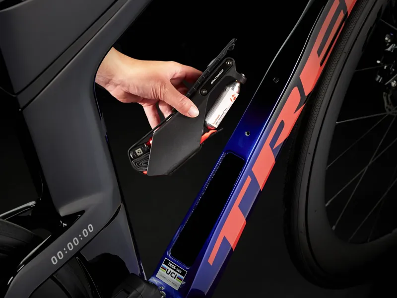 TREK Speed Concept SLR 7 AXS Trialthlon Bike in Hex Blue and Black-4